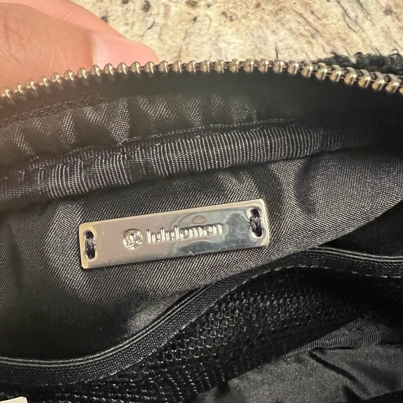 Lululemon black fleece everywhere belt bag - Picture 4 of 4
